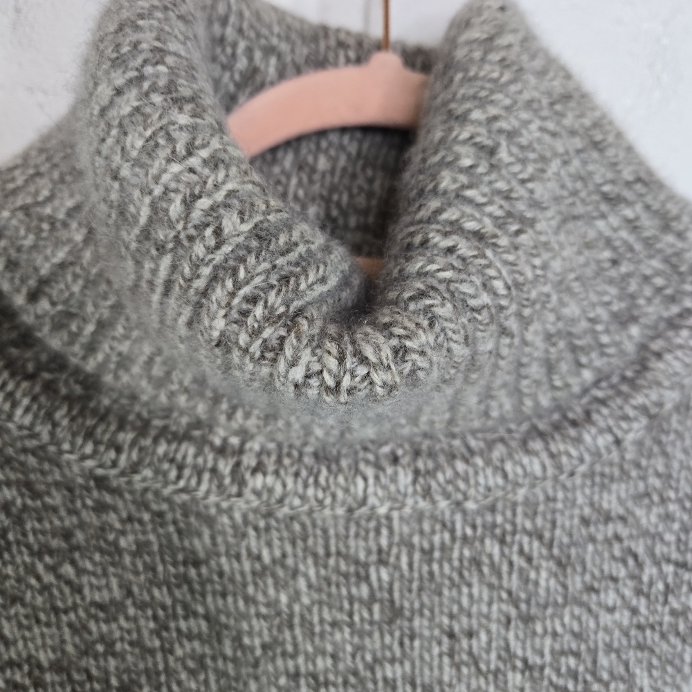 Celtic & Co Oatmeal Turtleneck Lambswool Angora Sweater Made In Scotland - Picture 8 of 10